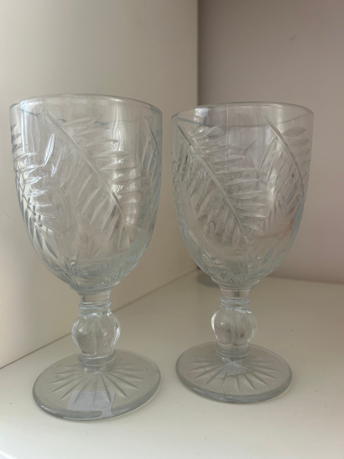 Clear leaf wine glass set of 4