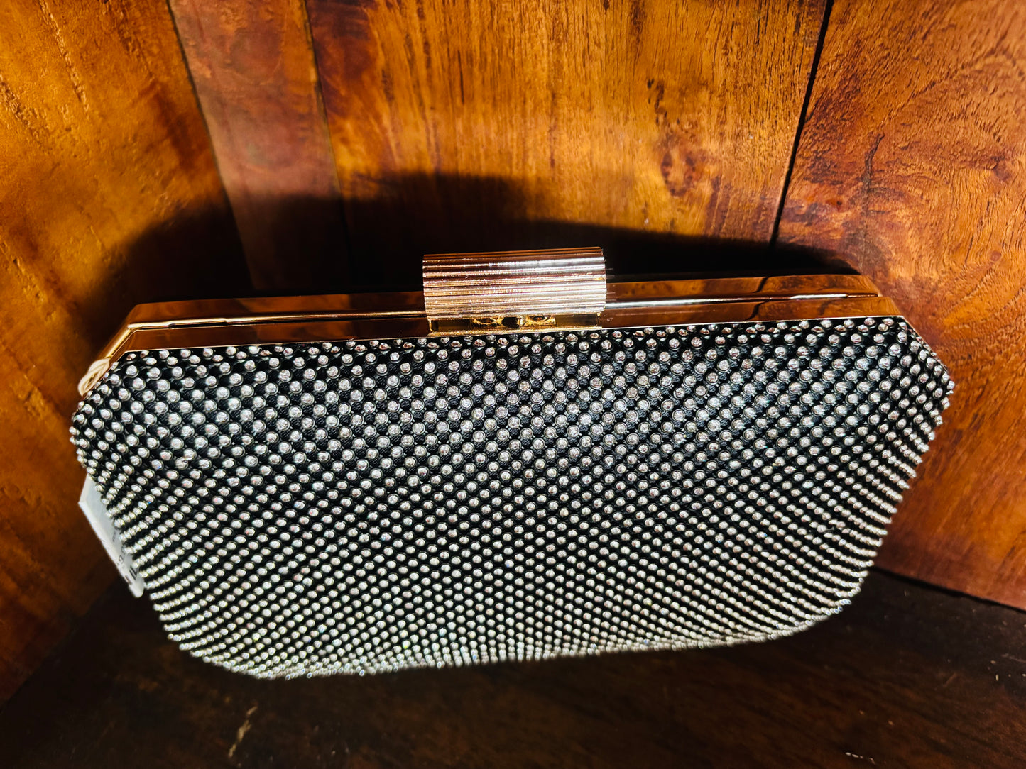 DIAMANTE MESH STRUCTURED CLUTCH IN BLACK