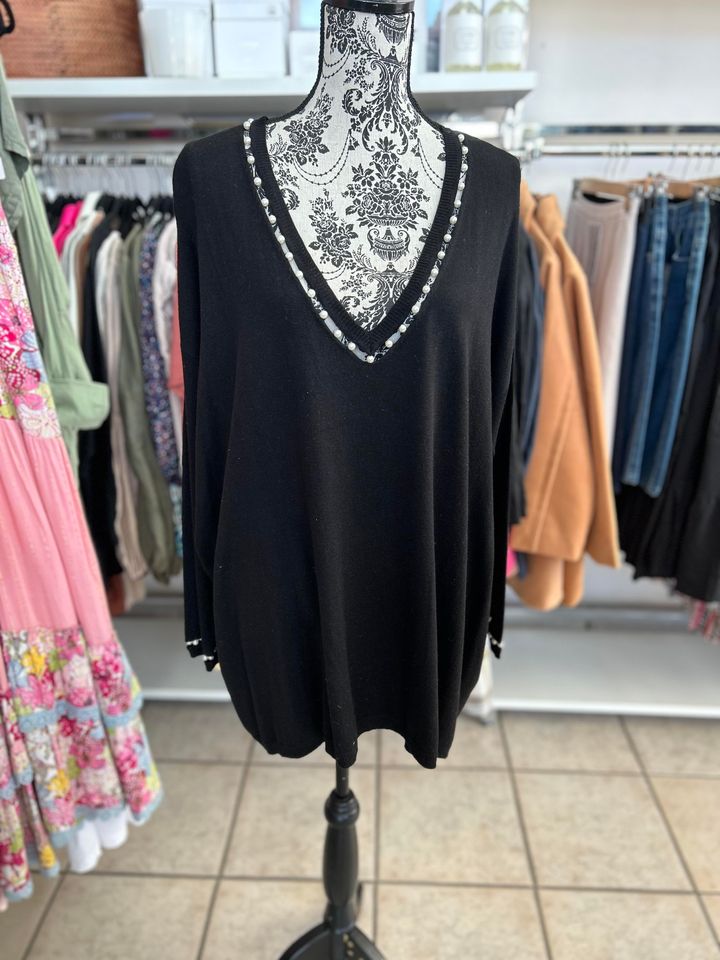 M A. DAINTY PEARL BLACK SWEATER O/S