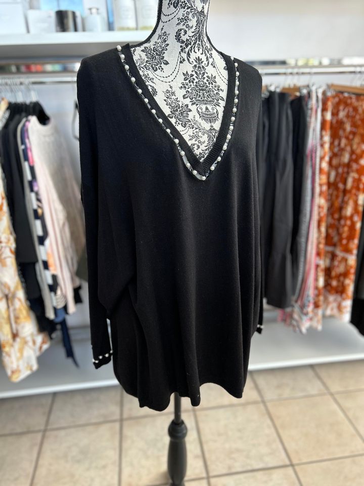 M A. DAINTY PEARL BLACK SWEATER O/S