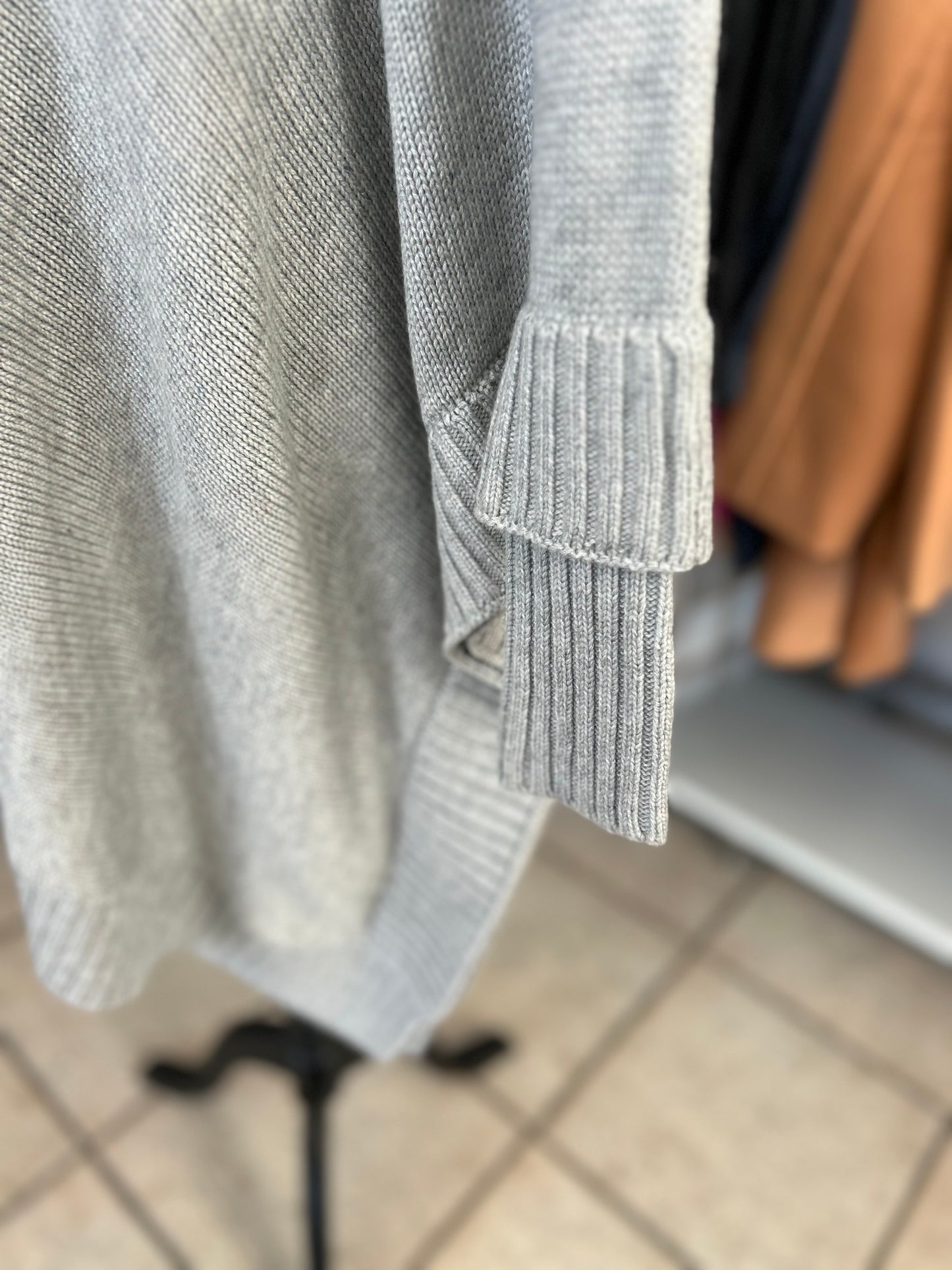 MESOP Opal Poncho Knit - GREY