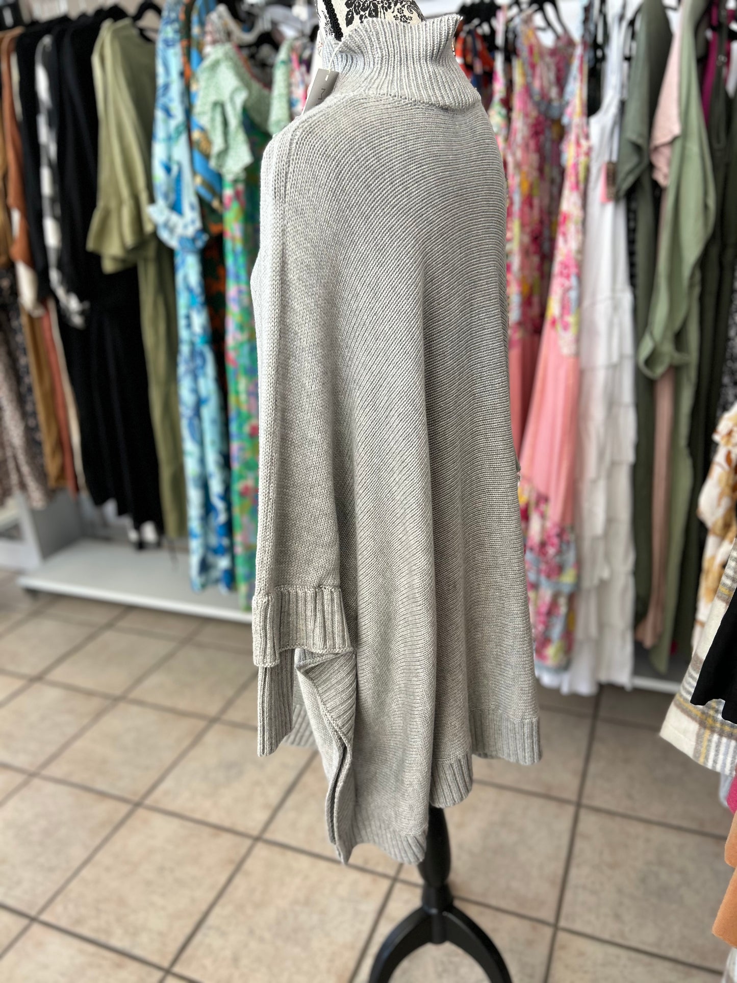 MESOP Opal Poncho Knit - GREY