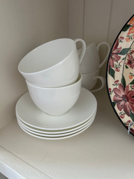 8 piece Cup and saucer set