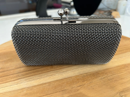 Distinctive BE-15724 Metal Mesh Structured Clutch in Black